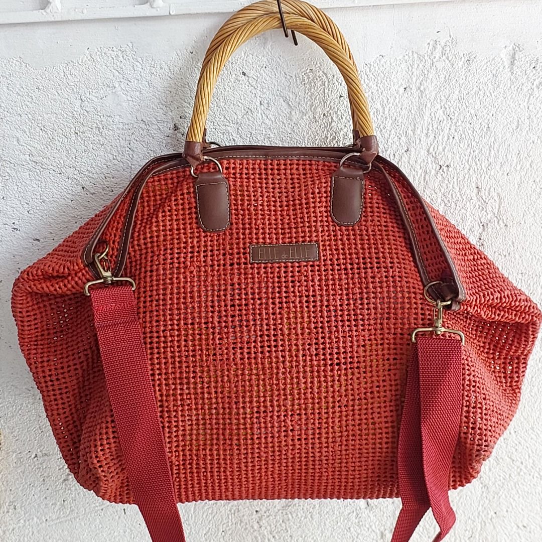 Elle and Elle Woven Handback Red Large (Category: Shoulder Bags) located in Caloocan City. Submitted by 2ndhand.manila (Listing ID 1466025220, Image 1). Description: Swipe left for more photos and measurements. ▪️NO COD/COP ▪️Ship thru J&T ▪️Lalamove/Grab Express ▪️G-Cash or Bank Transfer ▪️Location: North Caloocan.