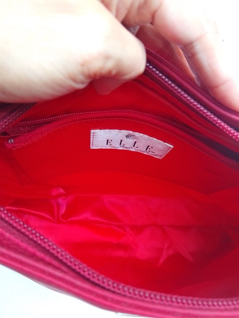 Elle paris (Category: Shoulder Bags) located in Roxas City. Submitted by leeeryue (Listing ID 1465992795, Image 3). Description: like new condition sya tlga, needwash lng kc my dumi.