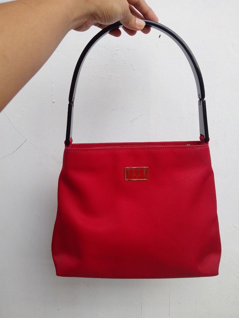 Elle paris (Category: Shoulder Bags) located in Roxas City. Submitted by leeeryue (Listing ID 1465992795, Image 1). Description: like new condition sya tlga, needwash lng kc my dumi.