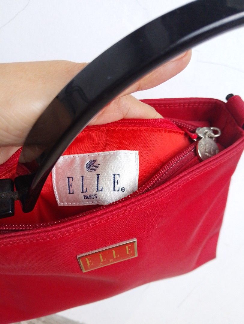 Elle paris (Category: Shoulder Bags) located in Roxas City. Submitted by leeeryue (Listing ID 1465992795, Image 2). Description: like new condition sya tlga, needwash lng kc my dumi.