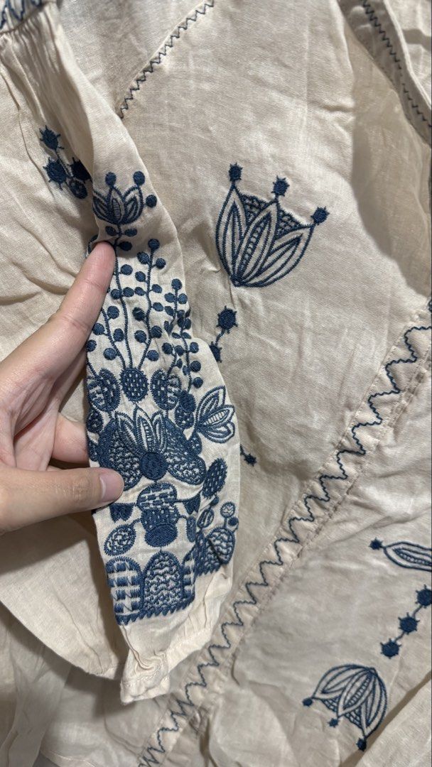 Embroidered Aztec Top (Category: Longsleeves) located in Quezon City. Submitted by dinesaur (Listing ID 1466062151, Image 2). Description: .