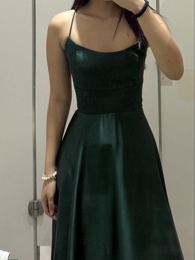 Emerald Green Long Dress (Category: Evening dresses & gowns) located in Quezon City. Submitted by bloodor4ng3 (Listing ID 1466108536, Image 2). Description: - Bought Last July 2026 - Bought for 7000 - Had the slit altered because it was a bit high on me - Floor Length - Used Once - Can let go for 6000 if sure buyer.