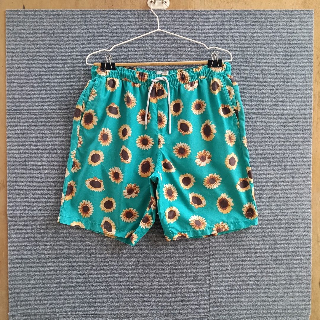 Empyre swim board short (Category: Tshirts & Polo Shirts ) located in Puerto Princesa. Submitted by ukay_spot (Listing ID 1466083971, Image 1). Description: Size 32-34 19 Length 11 Leg open Excellent condition Issue: Minimal scratch Washed Steamed.