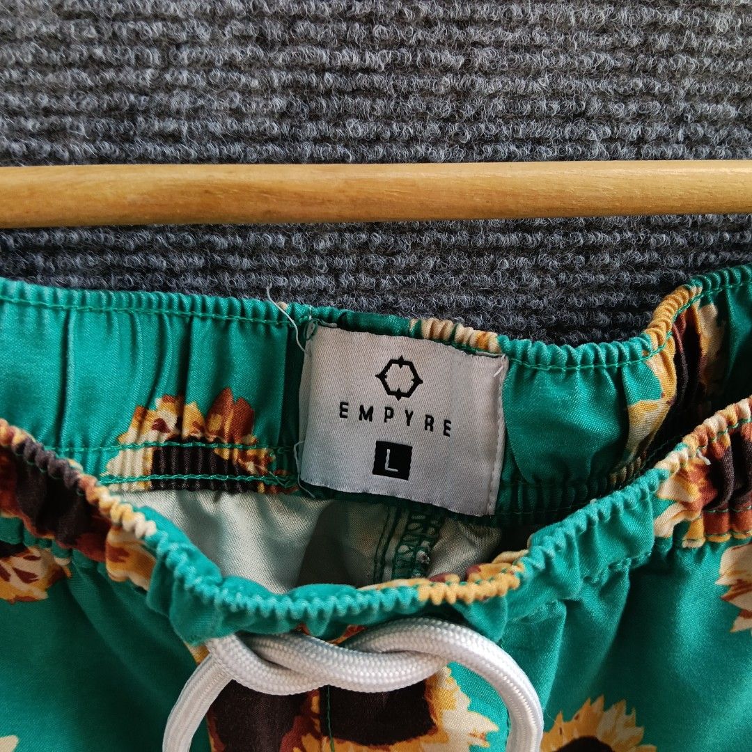 Empyre swim board short (Category: Tshirts & Polo Shirts ) located in Puerto Princesa. Submitted by ukay_spot (Listing ID 1466083971, Image 3). Description: Size 32-34 19 Length 11 Leg open Excellent condition Issue: Minimal scratch Washed Steamed.
