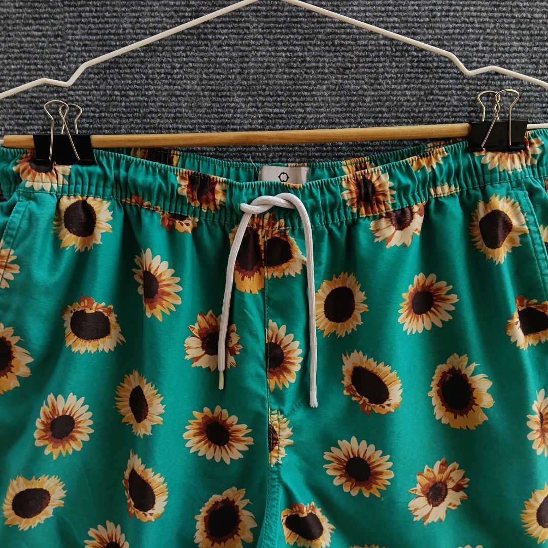 Empyre swim board short (Category: Tshirts & Polo Shirts ) located in Puerto Princesa. Submitted by ukay_spot (Listing ID 1466083971, Image 2). Description: Size 32-34 19 Length 11 Leg open Excellent condition Issue: Minimal scratch Washed Steamed.