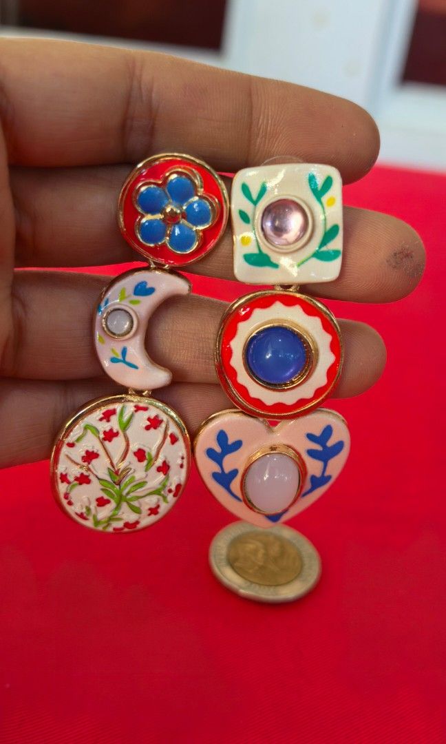 Enamel earings pretty in actual (Category: Earrings) located in Tuguegarao City. Submitted by zenphoenix-7ad615 (Listing ID 1466040047, Image 1). Description: Pretty earings Like new.