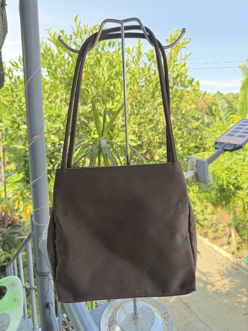 Esprit Chocolate Brown Shoulder Bag (Category: Shoulder Bags) located in Cadiz. Submitted by solynb28 (Listing ID 1465957386, Image 2). Description: -thrifted -washed and ready to use -has signs of usage (check pics) -slightly negotiable ▫️what you see is what you get▫️colors may vary due tolighting▫️buy at your own risk ▫️no long reservation, unless the item is paid▫️payment 1st policy▫️no return, no exchange, no refund▫️joy miners/reservers/low
