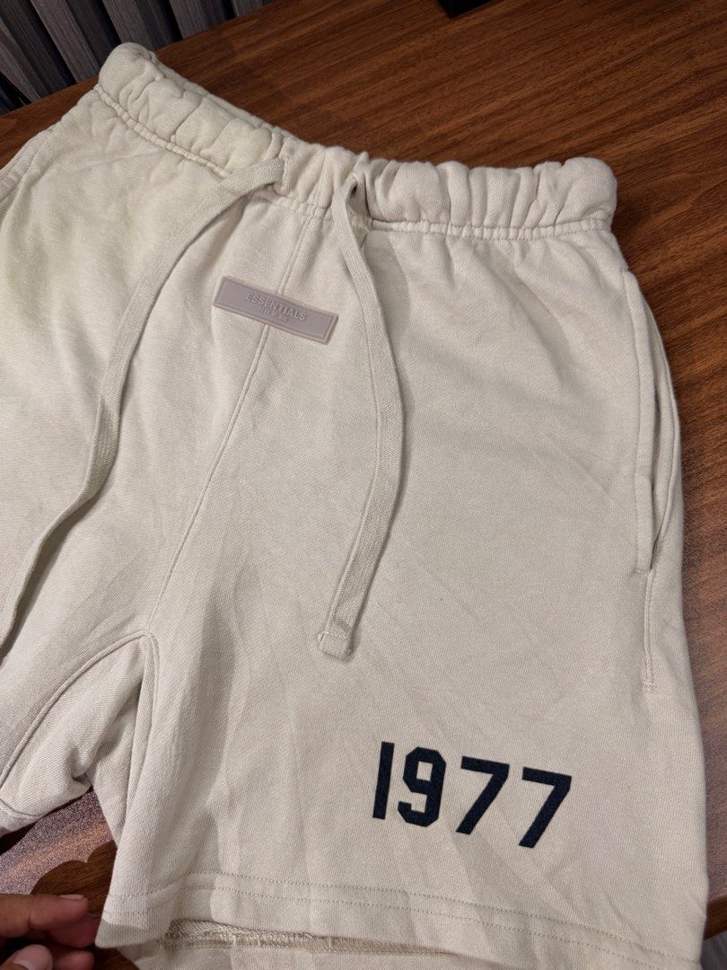 Essential (Category: Activewear) located in Bulacan. Submitted by jomar_0705 (Listing ID 1466150984, Image 3). Description: Essential WL28-30 L16 As new No issue.