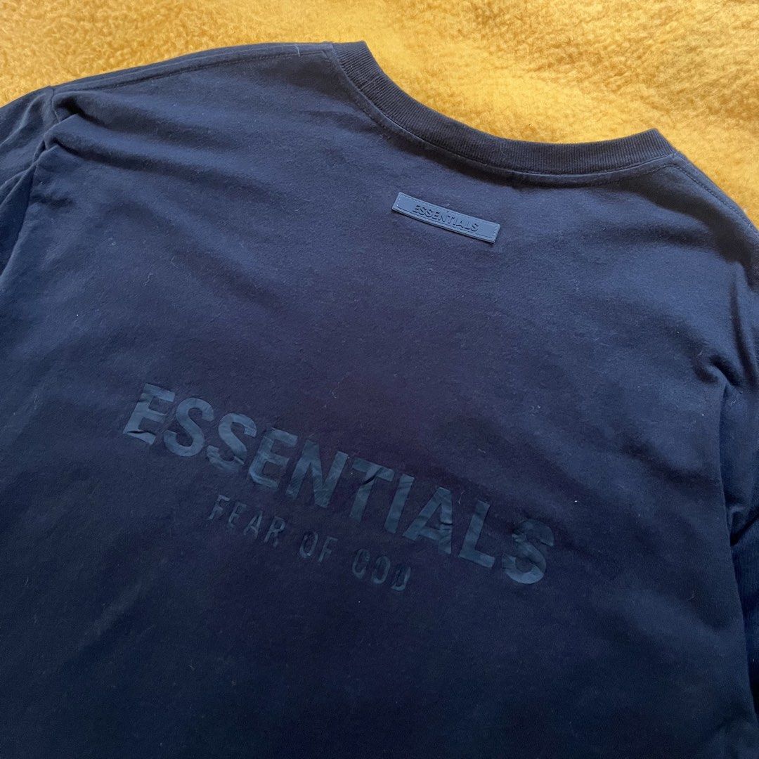 ESSENTIAL FEAR OF GOD (Category: Tshirts & Polo Shirts ) located in Murcia. Submitted by centuryarchive (Listing ID 1466065870, Image 3). Description: .
