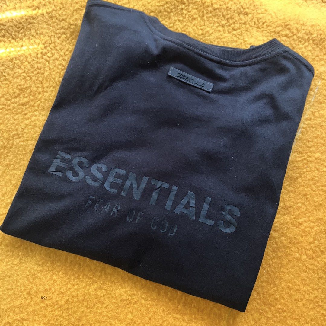 ESSENTIAL FEAR OF GOD (Category: Tshirts & Polo Shirts ) located in Murcia. Submitted by centuryarchive (Listing ID 1466065870, Image 2). Description: .