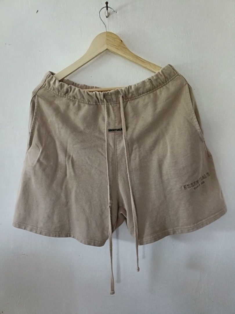 Essential FOG Sweatshort (OFF) (Category: Shorts) located in Las Pinas. Submitted by william_thrift_2023 (Listing ID 1465958602, Image 1). Description: Essential FOG Sweatshort (OFF) Size Large L 18.5 x 15 W Good Condition Issue nyan sa Drawstring may tapyas Solid nito kahit Off ₱250 💵 DM ME 📩📩 laspiñas Loc 📍.