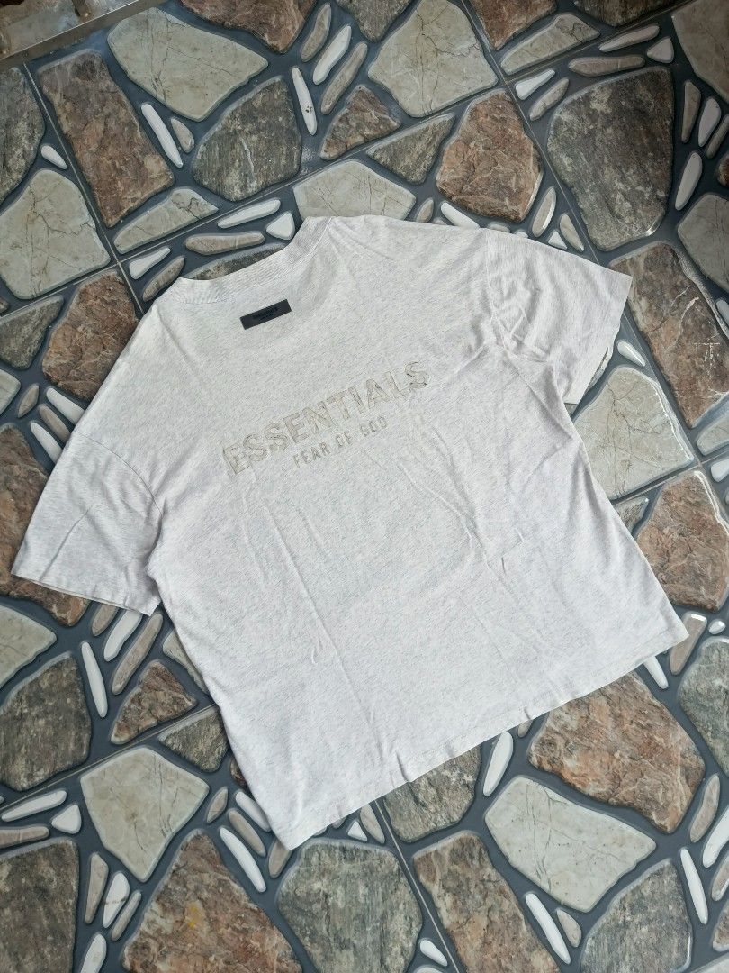 Essential T-shirt beefy neck (Category: Activewear) located in Baggao. Submitted by thriftislife123 (Listing ID 1466036789, Image 3). Description: w:24 l:28 issue:tuklap na lahat ng print sa likod off/legit pm for more details.