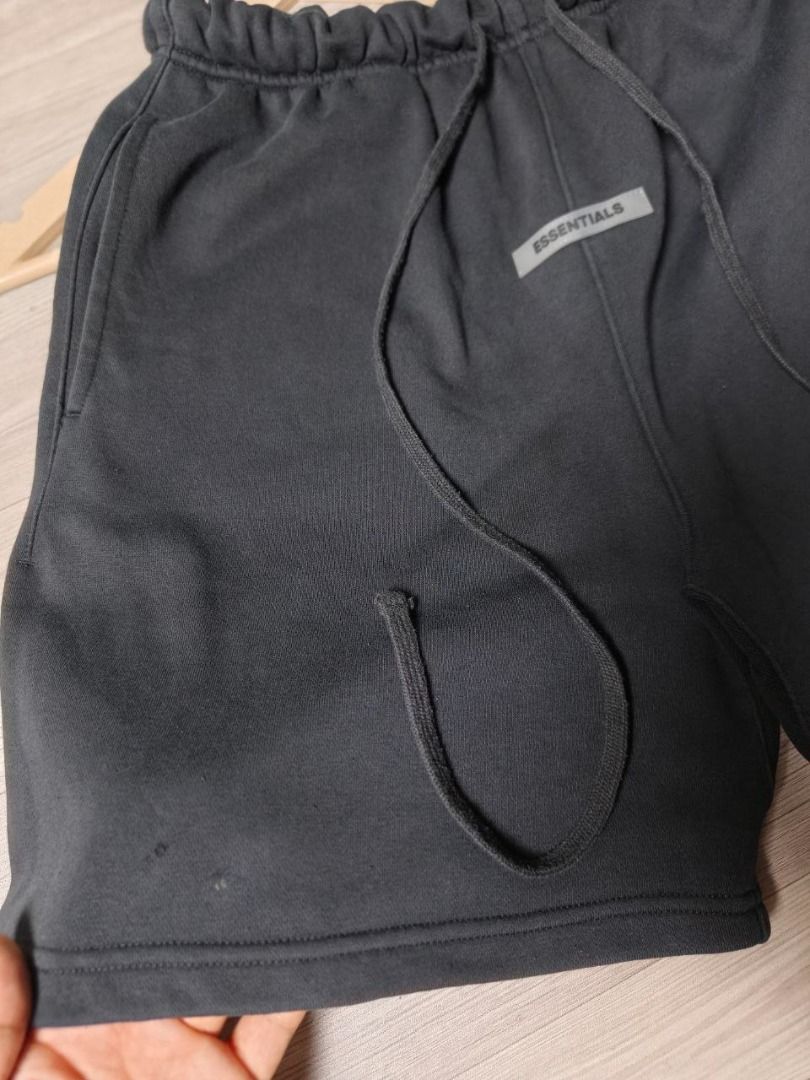 ESSENTIALS FLEECE SHORTS - BLACK 🖤 (Category: Shorts) located in Manila. Submitted by ztfirtfritz (Listing ID 1466090108, Image 3). Description: ESSENTIALS FLEECE SHORTS - BLACK 🖤 LEGIT/OFF SMALL MEASUREMENTS" WAIST: 28-34 (STRETCH) OPEN LEG: 13 LENGTH: 18 ABOVE THE KNEE VERY GOOD FLAWS: 1 PINHOLE AND STAIN AT RIGHT LEG PART NEAR AT HEM 350 + SF.