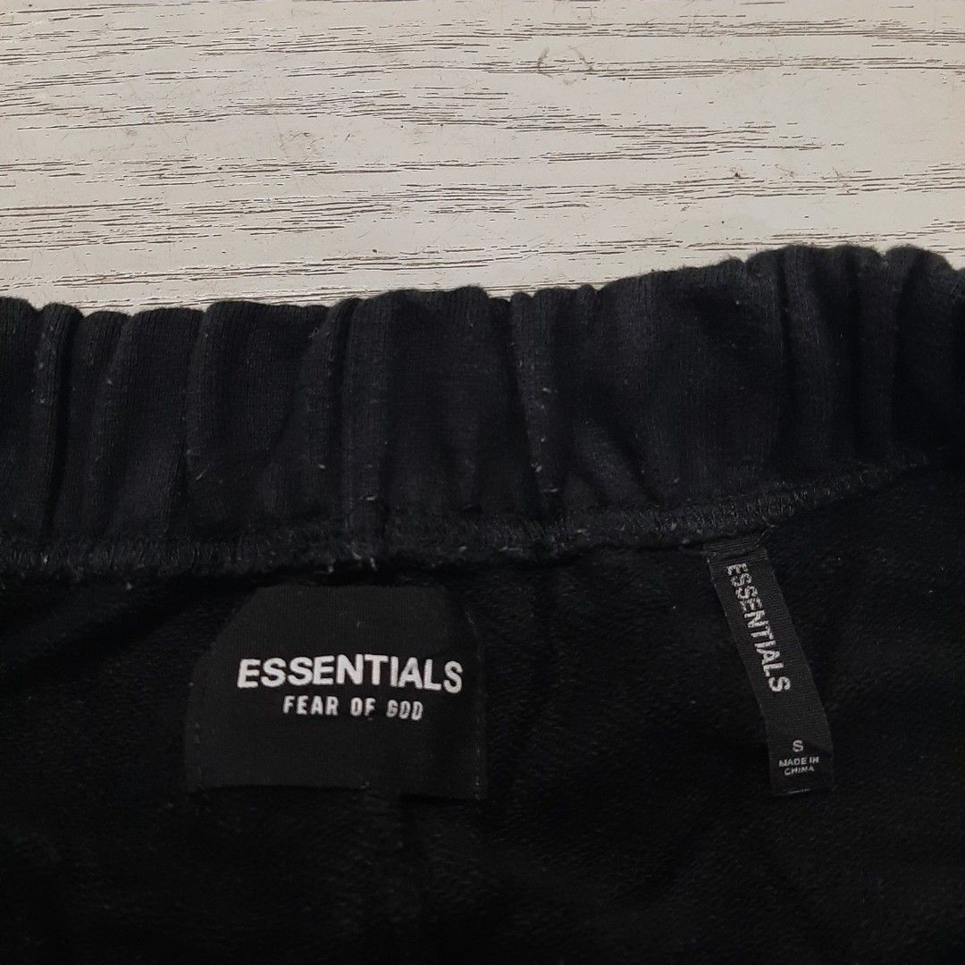 ESSENTIALS SWEATSHORT (Category: Shorts) located in San Carlos. Submitted by denzel999 (Listing ID 1466101861, Image 3). Description: Likenew small no flw.