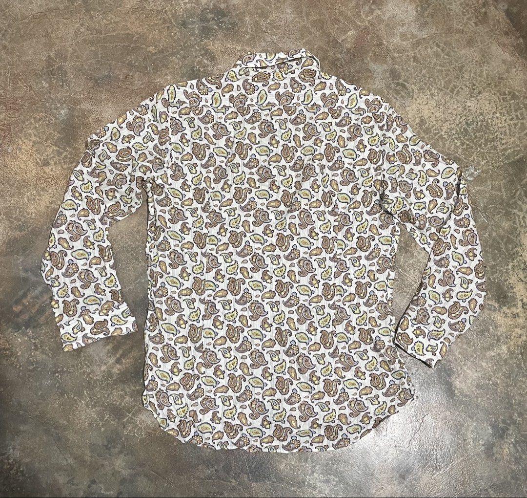 ETRO longsleeve (Category: Longsleeves) located in Davao. Submitted by mj_designervintagecurator (Listing ID 1466108416, Image 2). Description: 📌In good condition 📌best fit med to semi large 📌shoulder 15- bust 42- armpit 18- length 28 inches .