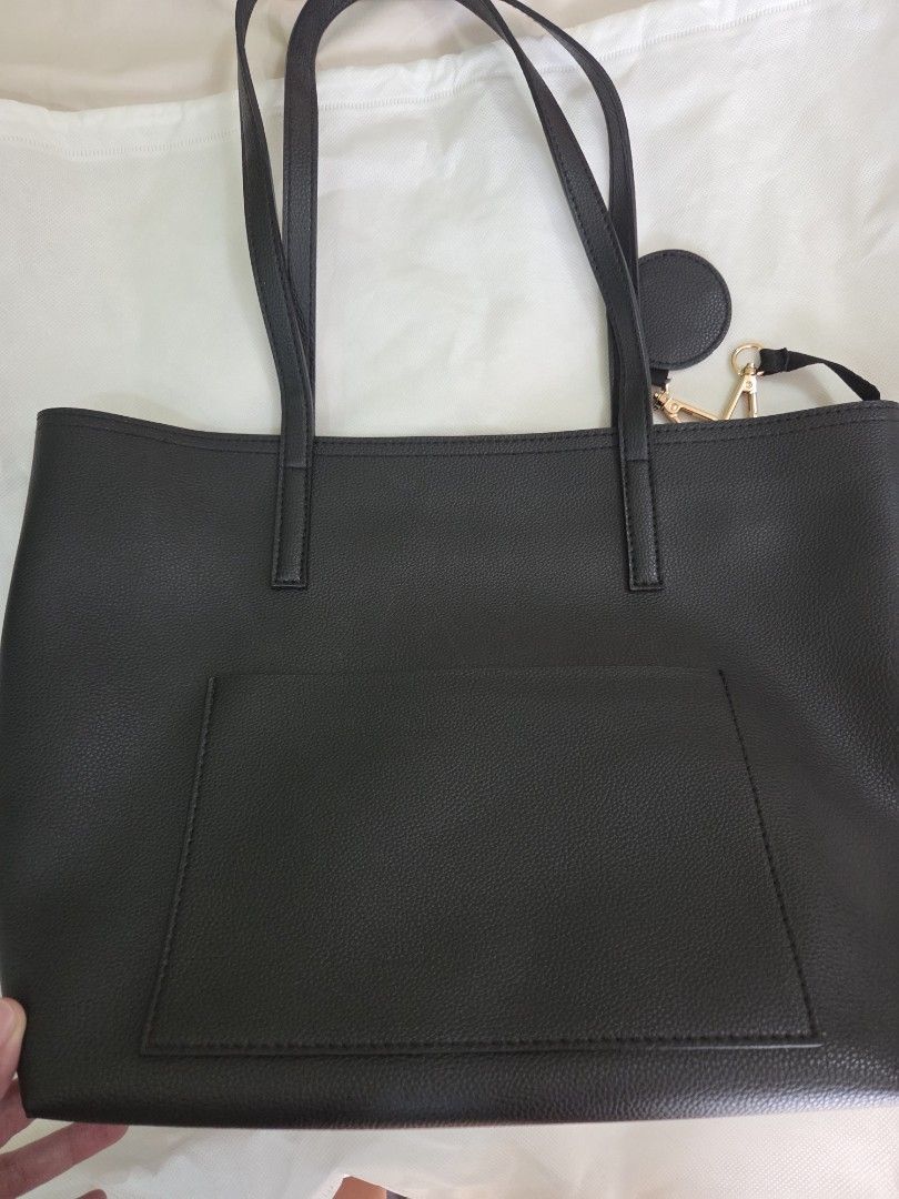 Eve & Adam Black Shoulder Bag (Category: Tote Bags) located in Quezon City. Submitted by jaye.elle (Listing ID 1465966919, Image 3). Description: Barely used black shoulder bag perfect for school or work. Comes with store provided bag and hang tag. No scratches or stuffs to mention, insides also clean. RFS: Decluttering MOP: Maya/Gcash Shipping at buyer's expense.