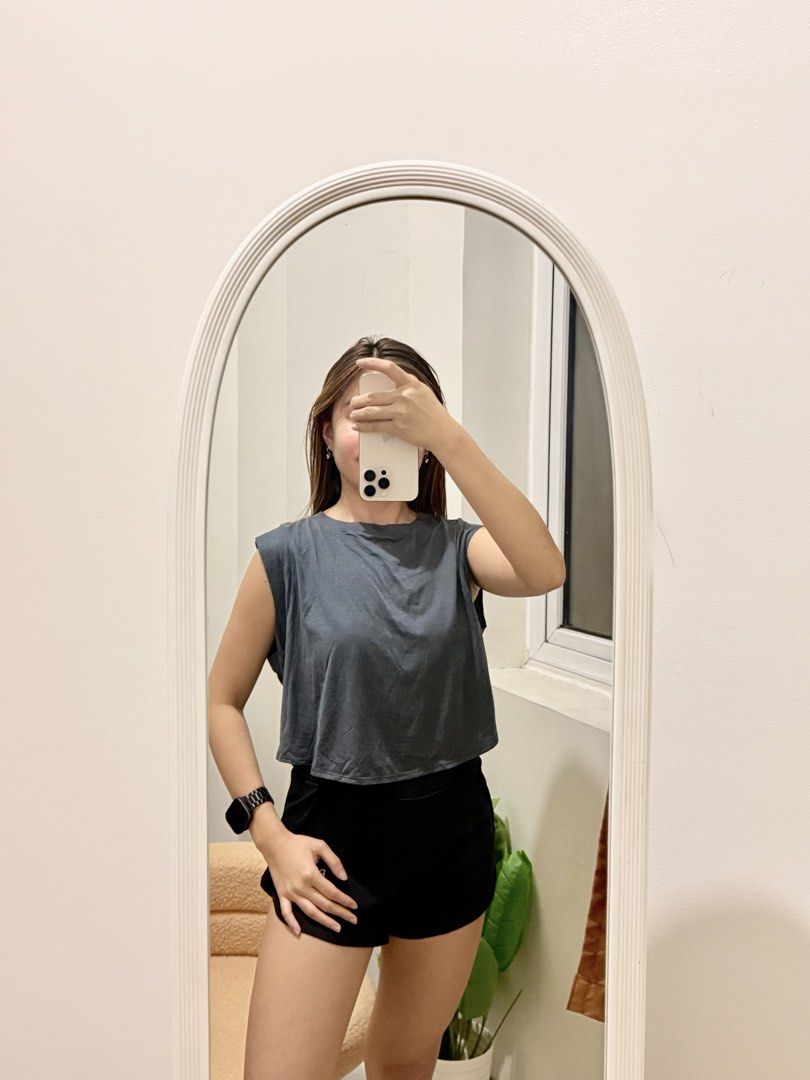 Everyday Essential Muscle Tank or Classics Cropped Tank ✨ (Category: Activewear) located in Quezon City. Submitted by kaye_oineza (Listing ID 1466040412, Image 2). Description: Everyday Essential Muscle Tank or Classics Cropped Tank ✨ Medium-Large Brand: Lorna Jane!! <3 1700+ sa website!!.