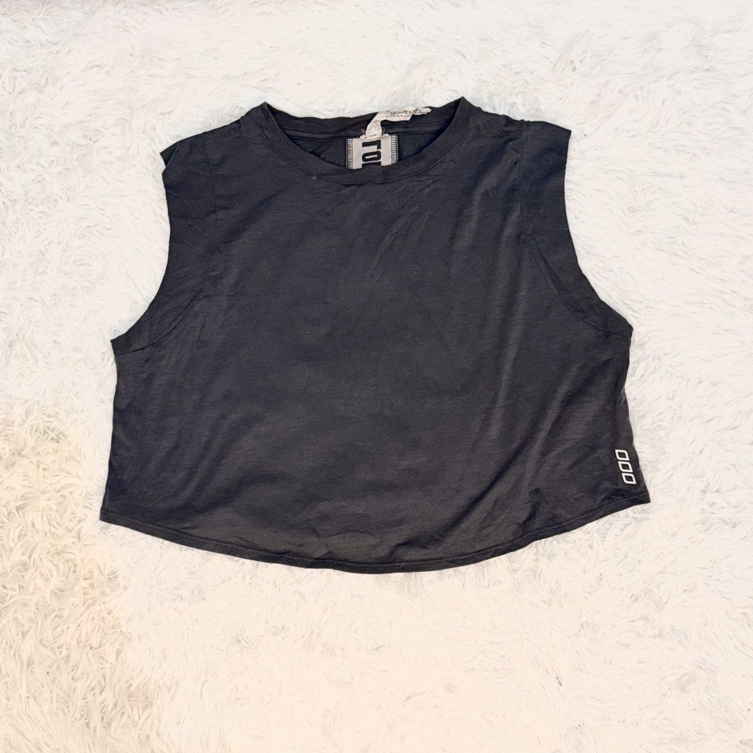 Everyday Essential Muscle Tank or Classics Cropped Tank ✨ (Category: Activewear) located in Quezon City. Submitted by kaye_oineza (Listing ID 1466040412, Image 3). Description: Everyday Essential Muscle Tank or Classics Cropped Tank ✨ Medium-Large Brand: Lorna Jane!! <3 1700+ sa website!!.
