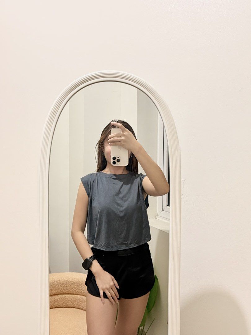 Everyday Essential Muscle Tank or Classics Cropped Tank ✨ (Category: Activewear) located in Quezon City. Submitted by kaye_oineza (Listing ID 1466040412, Image 1). Description: Everyday Essential Muscle Tank or Classics Cropped Tank ✨ Medium-Large Brand: Lorna Jane!! <3 1700+ sa website!!.