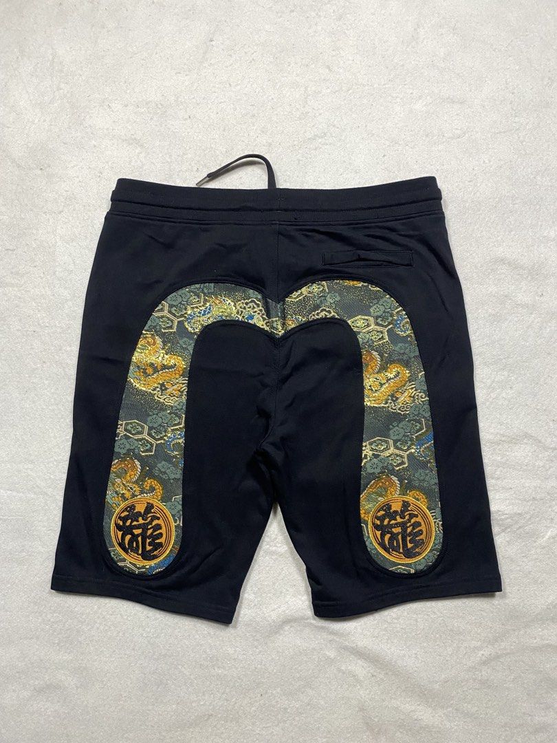 Evisu short (Category: Shorts) located in Dasmarinas. Submitted by ridgeridethrift (Listing ID 1466068563, Image 1). Description: Off only no tag Waist 32 to 36 Length 23 Hem 10 Condition excellent, color rate : 9.5/10 .