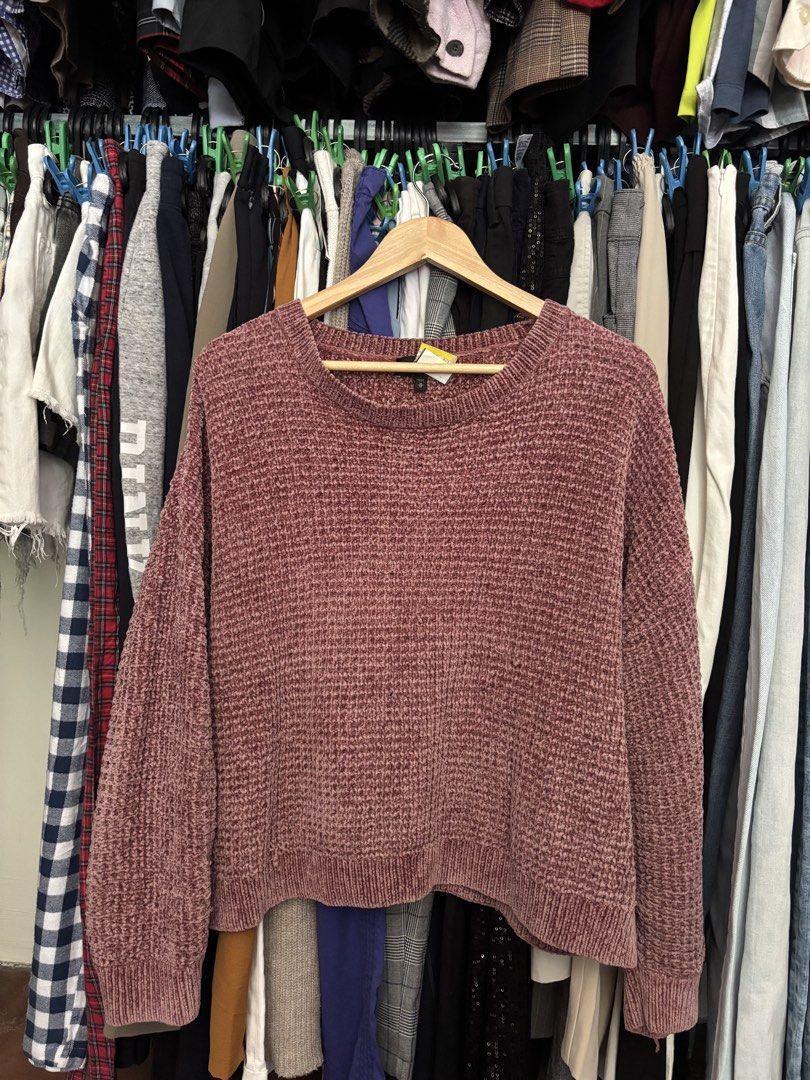 express knitted longsleeve (Category: Longsleeves) located in Pila. Submitted by isabelasthriftclothes (Listing ID 1466113114, Image 1). Description: .