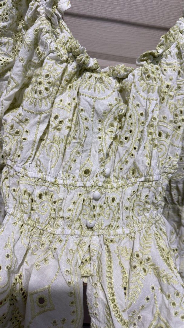 Eyelet Buttondown Longsleeves (Category: Longsleeves) located in Quezon City. Submitted by dinesaur (Listing ID 1466061865, Image 2). Description: L-XL.