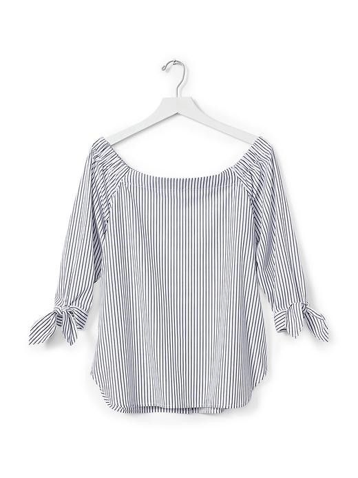 Faded Glory Off Shoulder Blouse (Category: Blouses) located in Mandaluyong City. Submitted by miyakiko (Listing ID 1466055261, Image 2). Description: Selling Faded Glory off shoulder blouse with gray and white vertical striped with tie cuffs. Size: Large -XL-XXL Price: P180.