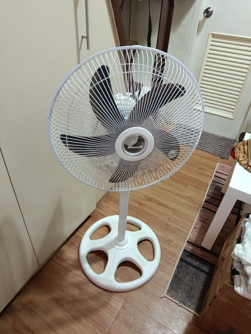 fan dowell (Category: Air Conditioning and Heating) located in Muntinlupa City. Submitted by markkeub (Listing ID 1465959431, Image 2). Description: fan brand dowell still work good pick up alabang send sameday lalamove or grab send full off phillipines with flash express.