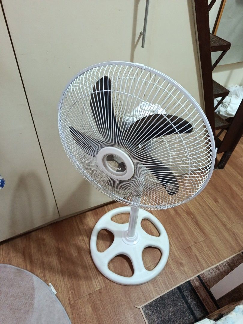 fan dowell (Category: Air Conditioning and Heating) located in Muntinlupa City. Submitted by markkeub (Listing ID 1465959431, Image 3). Description: fan brand dowell still work good pick up alabang send sameday lalamove or grab send full off phillipines with flash express.