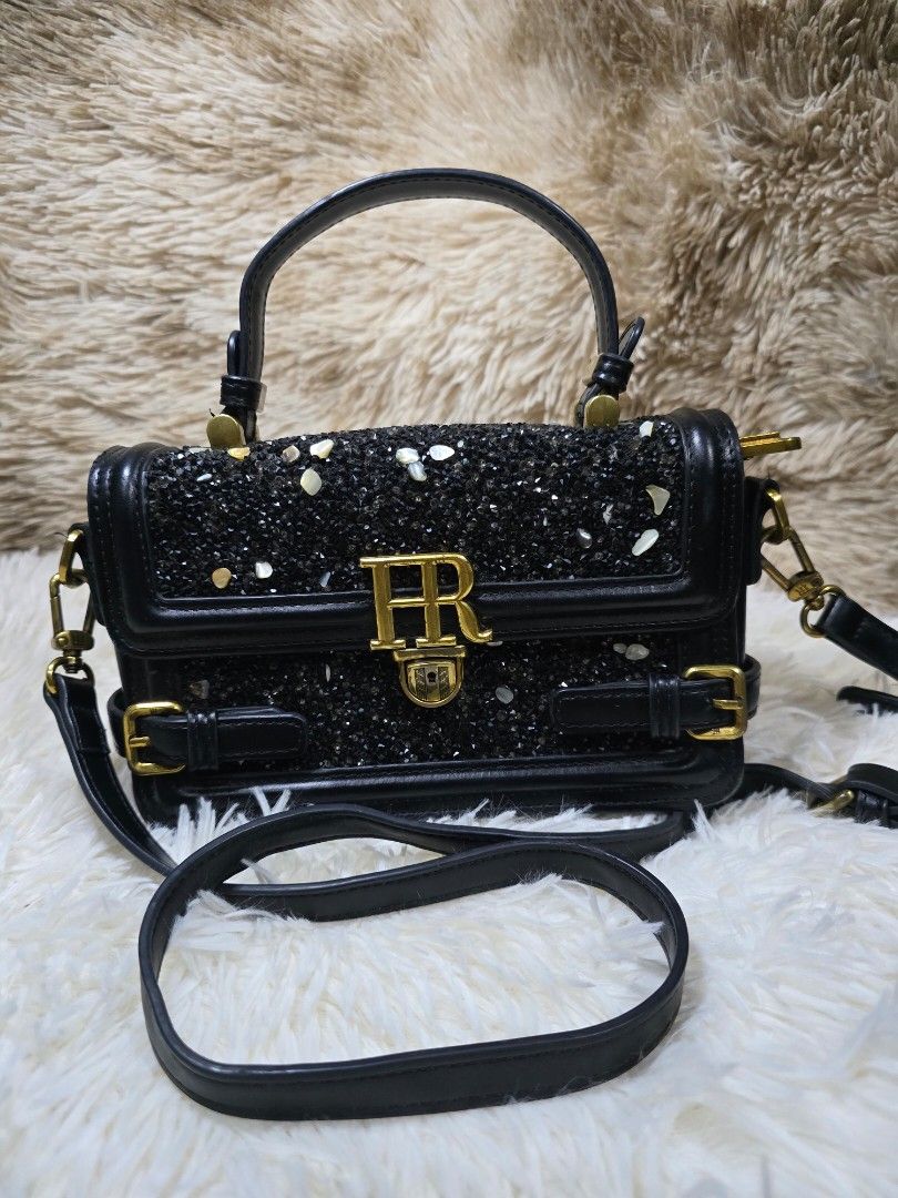 Fashion Bag (Category: Clutches) located in Davao. Submitted by shoppes21 (Listing ID 1465979260, Image 1). Description: .