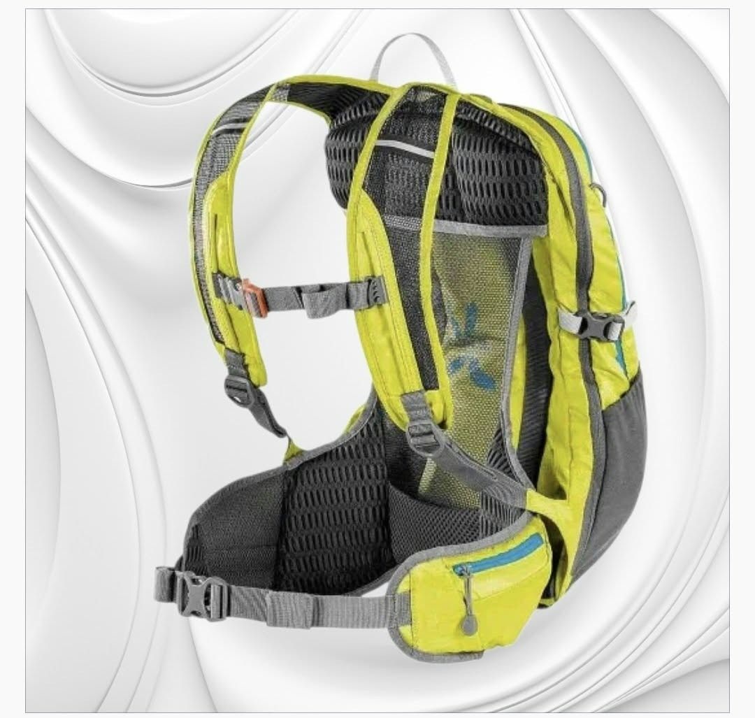 FERRINO Zephyr Backpack (Category: Travel Essentials & Accessories) located in Paranaque City. Submitted by calm_youngstore7 (Listing ID 1466148045, Image 3). Description: • Weight: 840 g • Capacity: 12 + 3 L (expandable) The Zephy backpack series is specially designed for mountain biking, trail running, and light trekking activities. With its lightweight build and functional design, it offers comfort and practicality for athletes and outdoor ent
