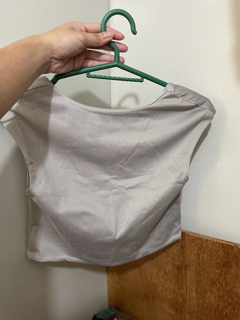 fhilar size small gray top (Category: Shirts) located in Quezon City. Submitted by leocurations (Listing ID 1465974983, Image 1). Description: .