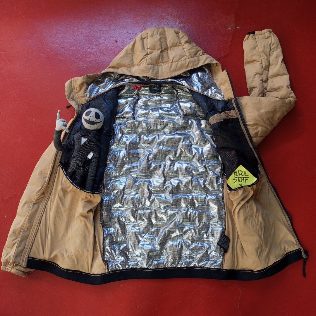 Fieldcore Heat Assist Down Puffer Jacket Embossed Logo (Category: Coats, Jackets and Outerwear) located in Naga. Submitted by ErbsXBudolstuff (Listing ID 1466104480, Image 3). Description: Dm PHP 1500 Fieldcore Heat Assist Down Puffer Jacket Embossed Logo Large Length 27 inc Width 22 ½ inc Excellent Condition 9/10 2 Side Pocket, 1 Pocket Chest 4 Large Pocket inside.