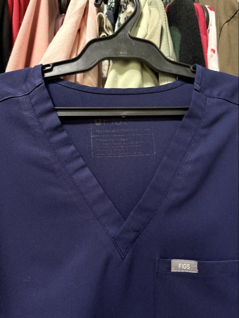 FIGS CATARINA SCRUBS TOP (Category: Others Tops) located in San Marcelino. Submitted by abyanggg (Listing ID 1466017728, Image 2). Description: Figs Navy blue Catarina top XS B38 S15 L26 1 pocket Issue: signs of usage, all goods No discoloration or other issue.