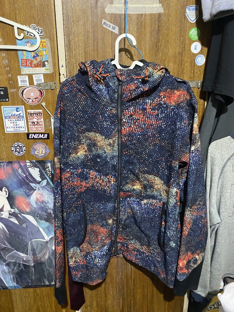 Find-Out Patterned Zip-Up Hoodie (Category: Hoodies) located in Imus. Submitted by frootiloots4103 (Listing ID 1466029870, Image 1). Description: Find-Out zip hoodie with full front zipper and hood. Dark base fabric featuring multi-color textured patterns in orange, blue, and yellow. Includes front hand pockets and adjustable drawstrings at the neckline. Ribbed cuffs keep sleeves secure. Great outerwear piece for chilly days. -23x29 OPEN FOR NEGO