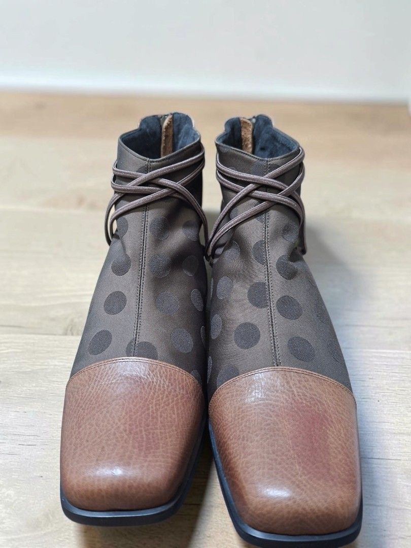 FIRENZE ANKLE BOOTS (Category: Boots) located in Las Pinas. Submitted by annachiaonair2037 (Listing ID 1466059387, Image 2). Description: FIRENZE (ITALIAN BRAND) ANKLE BOOTS FROM JAPAN MADE IN JAPAN SIZE 25 FITS 8 TO 9 YKK ZIP GENUINE LEATHER WITH SATIN DOTTED DESIGN 1" HEEL Disclaimer: I am not affiliated with, associated with, or authorized by any of the brands featured posted. Any mention of brand names, trademarks, or logos is solely for iden