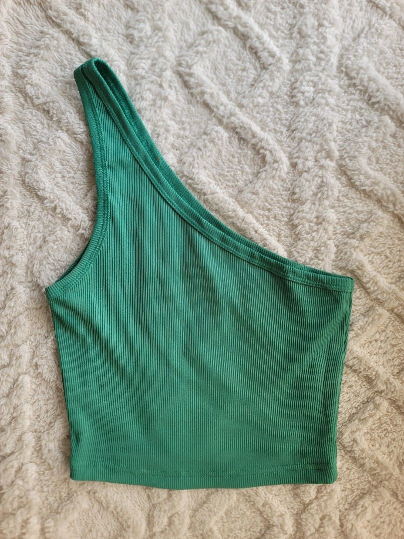FIXED PRICE! Preloved Shein One Shoulder Strap Top (Category: Others Tops) located in Quezon City. Submitted by justdeclutter_ (Listing ID 1466094727, Image 2). Description: XS/S frames, from US Good condition, signs of use Bawal po sa maarte 🔷PLEASE READ: Items are preloved and in good quality unless stated otherwise. ✨ ❌ NO when worn ❌ NO haggling ❌ NO meet-ups ❌ NO rush shipping & requesting of courier ✅SHIPPING FEE TO BE SHOULDERED BY BUYER 
