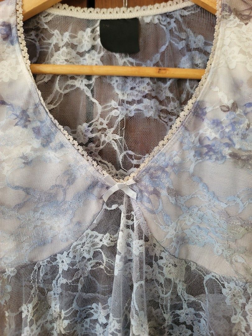 FIXED PRICE! Preloved Y2K Lace Mesh Top (Category: Others Tops) located in Quezon City. Submitted by justdeclutter_ (Listing ID 1466088821, Image 3). Description: XS/S frames, from US Good condition, signs of use Etiketa - faded brand name, wash tag - made in Mexico Bawal po sa maarte 🔷PLEASE READ: Items are preloved and in good quality unless stated otherwise. ✨ ❌ NO when worn ❌ NO haggling ❌ NO meet-ups ❌ NO rush shipping & requesting of couri