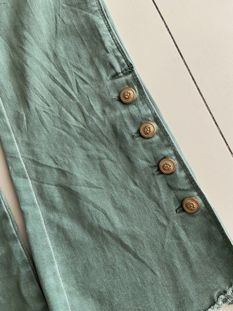flared pants (Category: Jeans) located in Lucena. Submitted by trishteayvette (Listing ID 1466082583, Image 2). Description: .