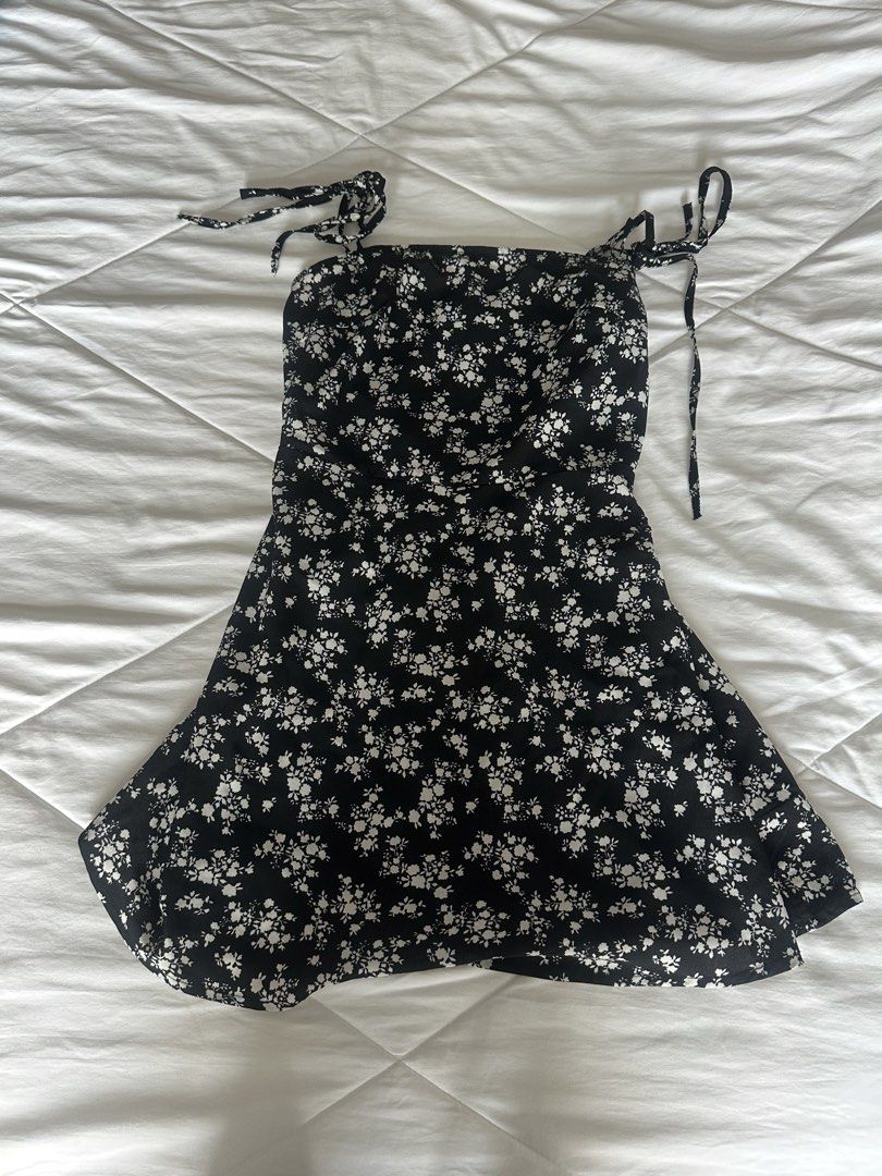 Floral Tie Mini Dress (Category: Dresses) located in Manila. Submitted by harleyscloset (Listing ID 1466069302, Image 1). Description: .