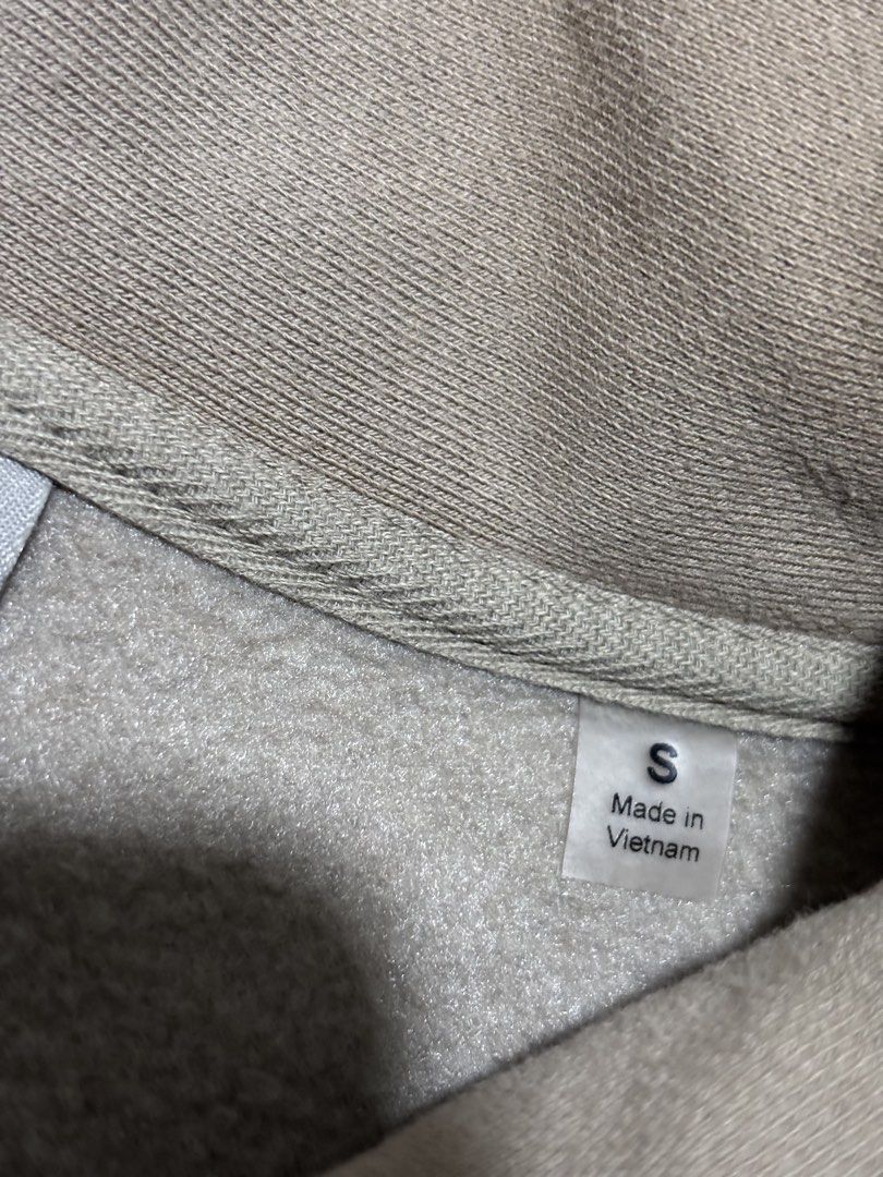 Fog essentials Qzip jacket (Category: Coats, Jackets and Outerwear) located in Davao. Submitted by hippiehappy420 (Listing ID 1466052328, Image 3). Description: Essentials qzip jacket Small GCASH REY ANGELO P. 09085373964 KINDLY SEND YOUR DETAILS. THANKS! NAME: CONTACT #: ADDRESS: (Kindly include Province, City, & Barangay).