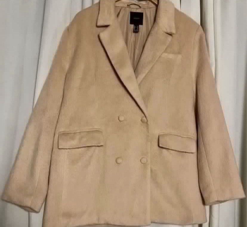 FOREVER 21 Beige Faux Wool Double-Breasted Coat (Category: Coats, Jackets and Outerwear) located in Caloocan City. Submitted by declutteringph. (Listing ID 1466088543, Image 2). Description: Size XL on the tag! Measurements: Dimension (inches) Shoulder Width: 19” Bust Width: 21” Body Length: 33” Sleeves length:25” .