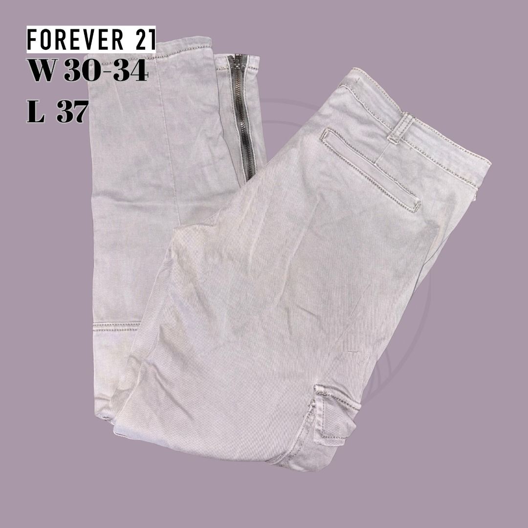 Forever 21 Cargo jeans (Category: Jeans) located in Cavite. Submitted by cchilinnstuffs (Listing ID 1466038150, Image 3). Description: RFS: Decluttering ^.^.