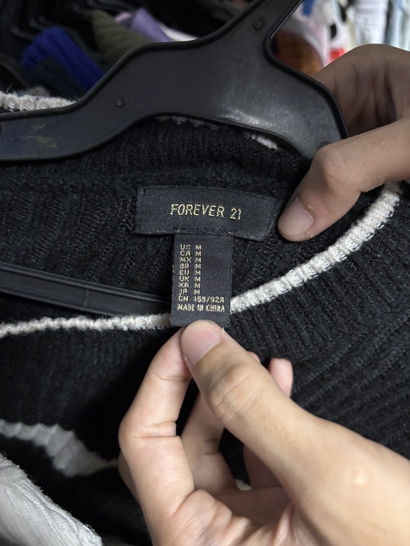 forever 21 knitted longsleeve (Category: Longsleeves) located in Pila. Submitted by isabelasthriftclothes (Listing ID 1466114938, Image 2). Description: .