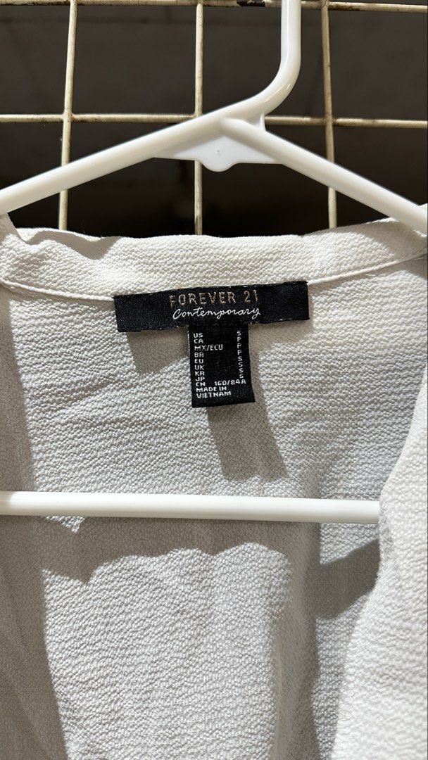 Forever 21 White Cropped Blazer Top Size S (Category: Coats, Jackets and Outerwear) located in Quezon City. Submitted by nsseller (Listing ID 1466108730, Image 2). Description: - Brand: Forever 21 Contemporary - Color: White - Size: S (160/84A) - Style: Long sleeves, lapel collar, front tie closure, crop top - Material: Textured fabric - Origin: Made in Vietnam.