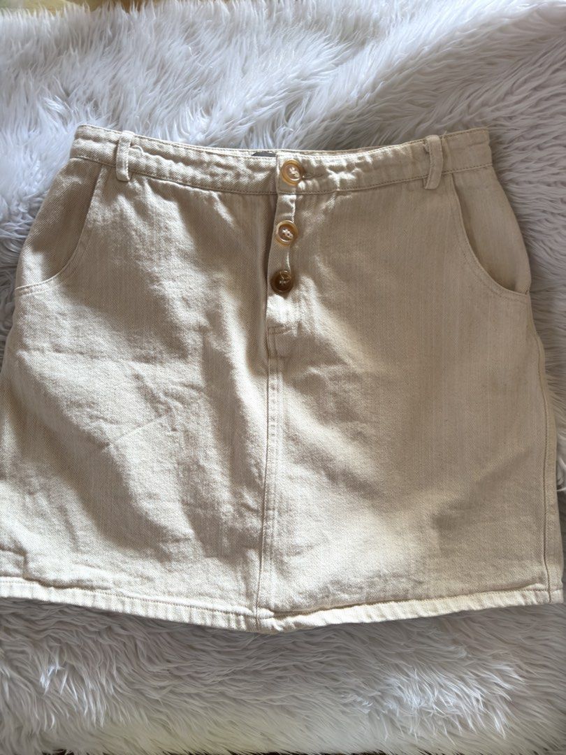 Forme Beige Skirt Size 28 (Category: Skirts) located in Davao. Submitted by keirousel (Listing ID 1466034306, Image 1). Description: - Brand: Forme - Size: M (EUR 38, UK 10) - Color: Beige - Closure: Front button with brown marbled buttons - Features: Two front pockets, belt loops - Condition: Clean fabric with light everyday wear - Style: Versatile, easy to pair with casual tees or blouses.