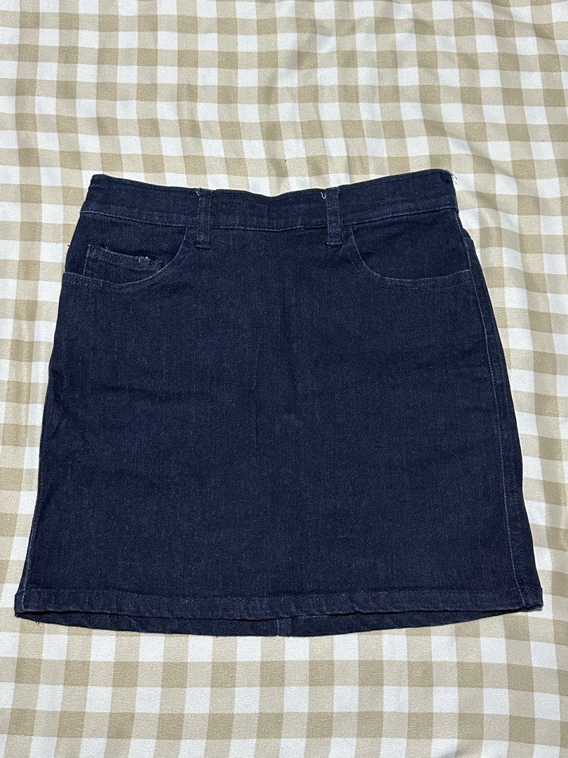 ForMe Dark Blue Denim Skirt (Category: Skirts) located in Manila. Submitted by vankiaaa (Listing ID 1466035651, Image 2). Description: - brand: ForMe - fits 25-26 waistline - a-line skirt - condition: 10/10 used only once -bought it for 1,098 - mop: gcash.