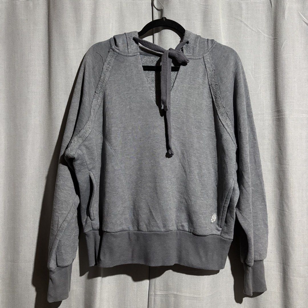 Free People Grey Hoodie (Category: Coats, Jackets and Outerwear) located in Tanjay. Submitted by febmarie (Listing ID 1466129199, Image 1). Description: With side pockets 📍 Negros Oriental 📦 J&T — SF c/o buyer .