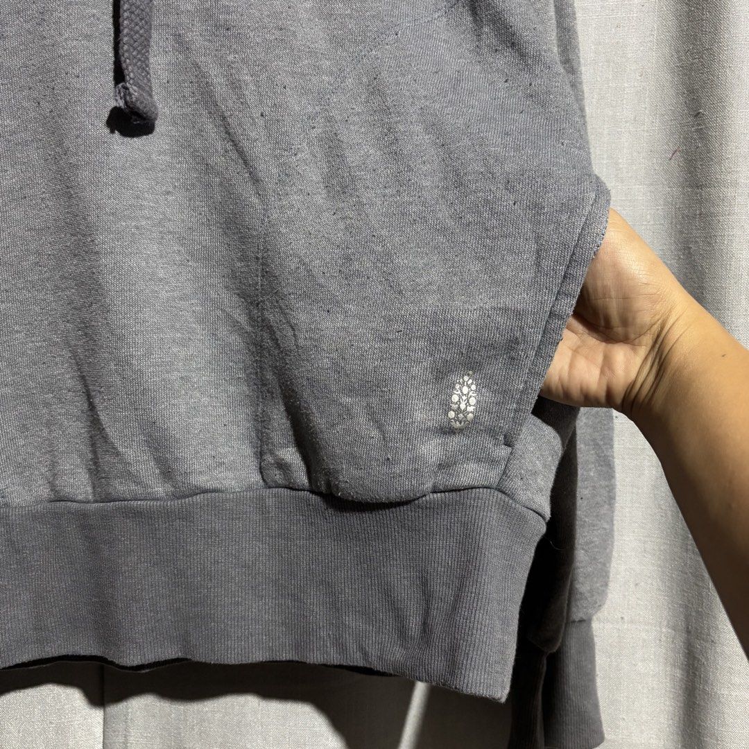 Free People Grey Hoodie (Category: Coats, Jackets and Outerwear) located in Tanjay. Submitted by febmarie (Listing ID 1466129199, Image 3). Description: With side pockets 📍 Negros Oriental 📦 J&T — SF c/o buyer .