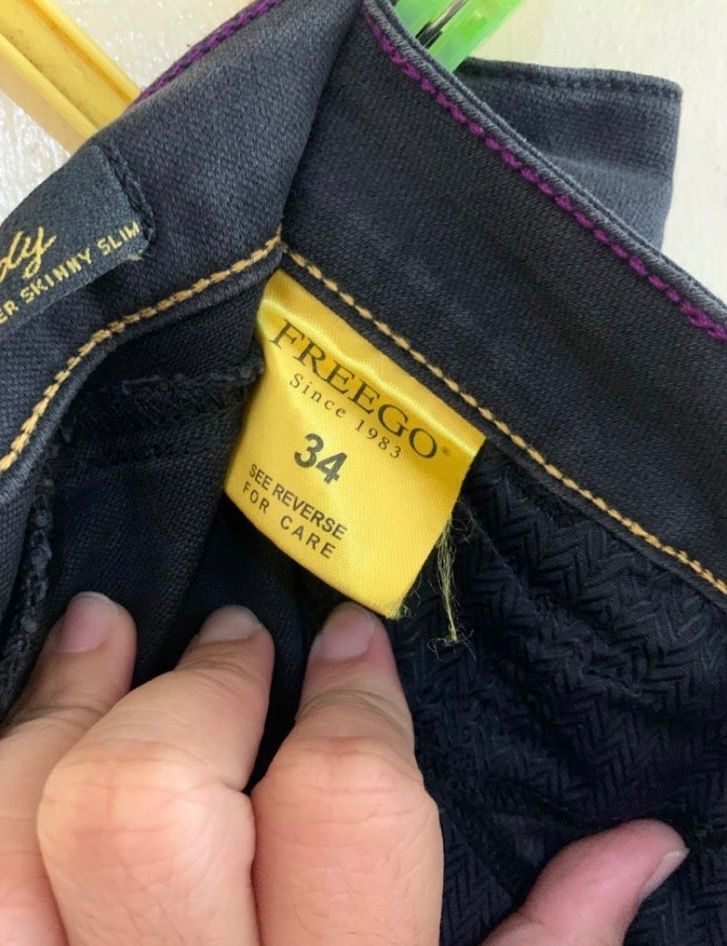 Freego Pants Womens (Category: Jeans) located in Valenzuela. Submitted by clickandshoppreloved (Listing ID 1465967923, Image 3). Description: Freego Pants Womens Original, Onhand 34 Size On Tag Waist : 34in Height: 39 Color : Black (Issue: Stitch back part, see lastpic).